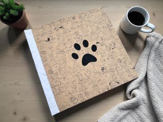 Psí album se samolepkami Jak vlastně vypadá naše album pro psy uvnitř? 🐾 3 archy papírových barevných samolepek ke zdobení...